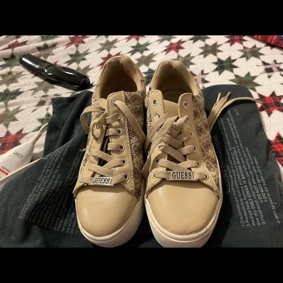 sneakers - Picture 2 of 3